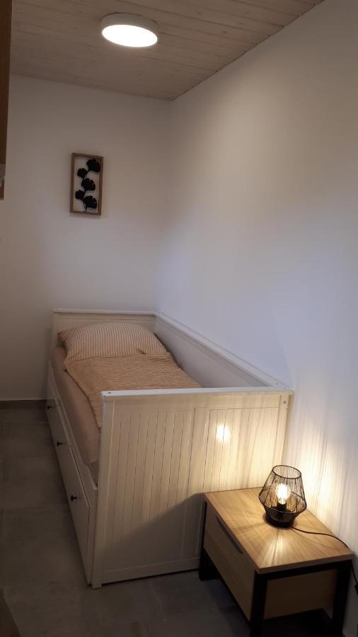 Ahrensbok Erdgeschoss-Appartement Mit Seeblick מראה חיצוני תמונה